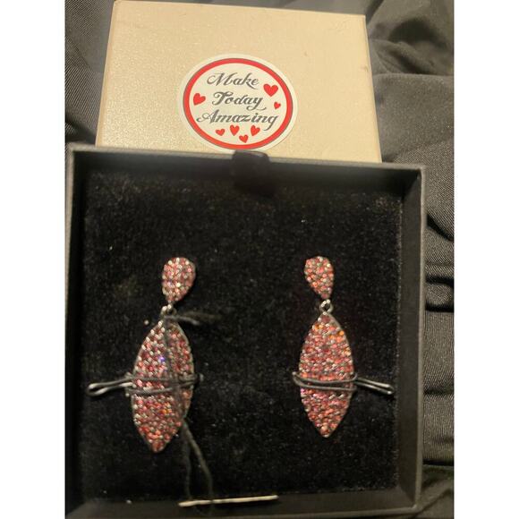 NIB Purple rhinestone fashion earrings - Picture 1 of 1